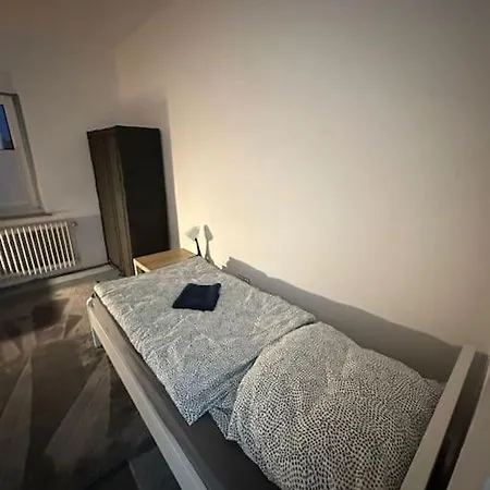 Apartamento Bahnhofsnahe Personalunterkunft In 1 *